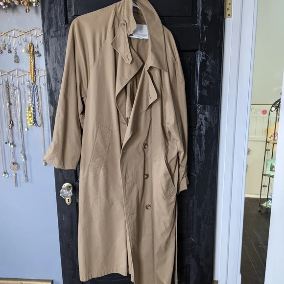 Classic Tan Trench Coat - Picture 1 of 11